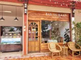 ภาพร้านกาแฟบ้านยาหาด ตรงข้ามพิพิธภัณฑสถานแห่งชาติบ้านเชียง