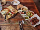 An image of the Falafel Set from Mama Dolores.