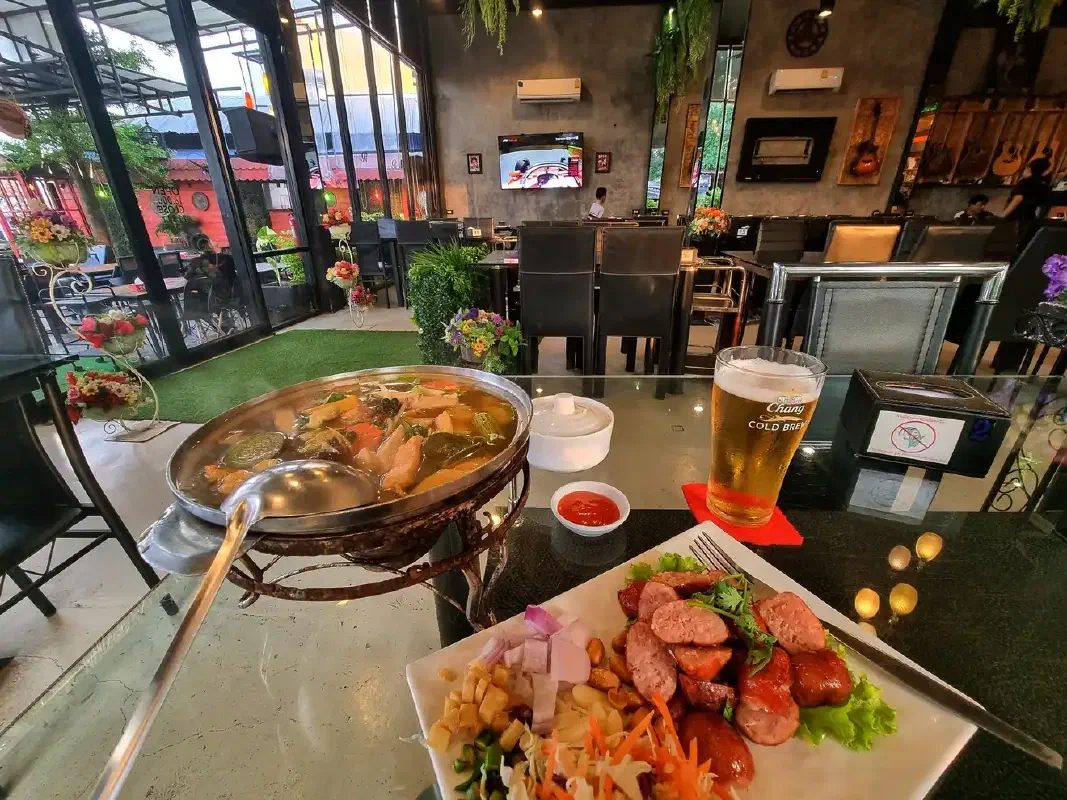An image of the Riverside Restaurant in Bueng Kan.
