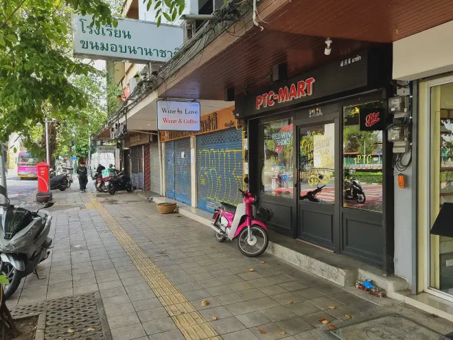 &ldquo;Walk north for 10 minutes until you see the small green doctors office (in the background)&rdquo;