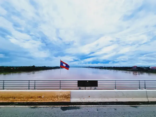 ภาพสะพานมิตรภาพไทย-ออสเตรเลีย เชื่อมหนองคาย (ไทย) กับเวียงจันทน์ (ลาว)