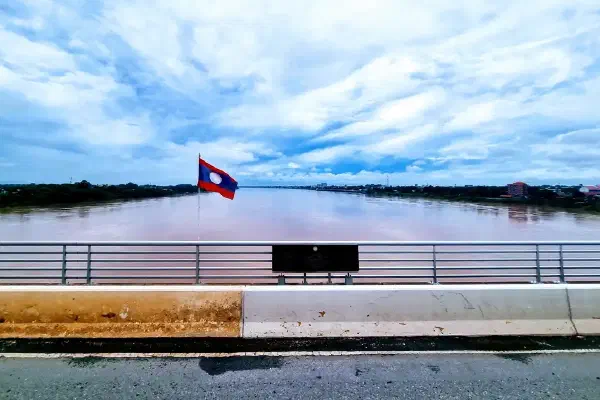 ภาพสะพานมิตรภาพไทย-ออสเตรเลีย เชื่อมหนองคาย (ไทย) กับเวียงจันทน์ (ลาว)