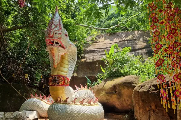 An image of Wat Tham Chaimongkol.