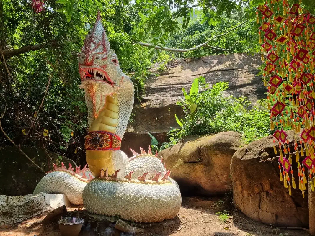 An image of Wat Tham Chaimongkol.